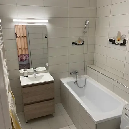 Pingvin Cukraszda Apartmán *